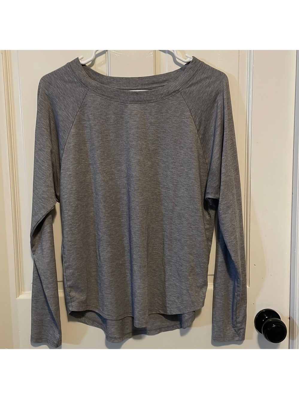 Athleta Gray Long Sleeve Mesh Hiking TOPANGA size small - Picture 2 of 6